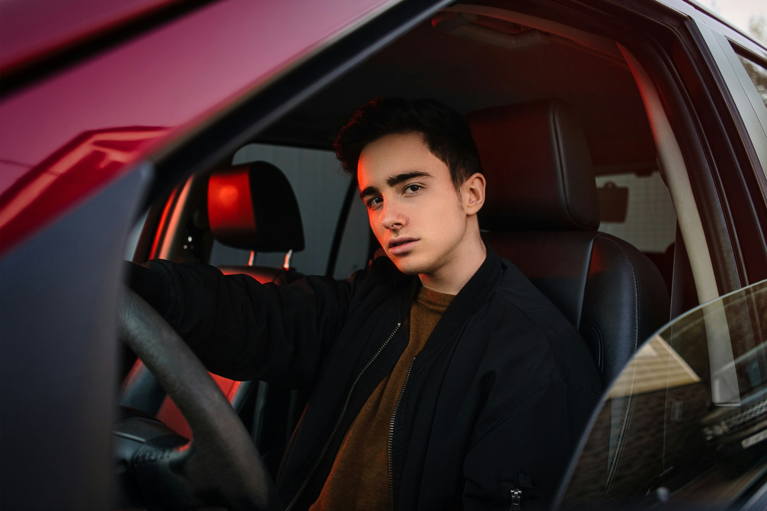 anthony-fomin-goxpIhmMens-unsplash Wondering who pays more Uber or Lyft? . driver image 1