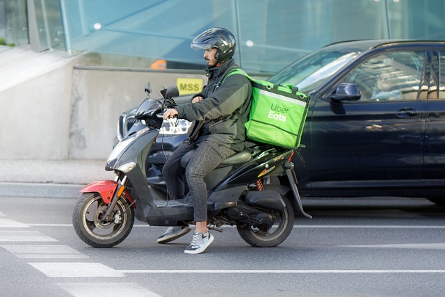 food-delivery-7210175_640 which food delivery service pays the most image 1